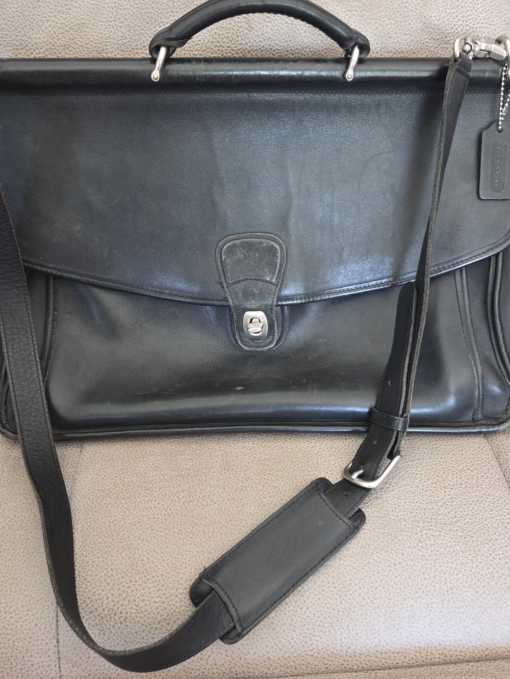 Vintage Coach Black Leather Laptop Briefcase w/Shoulder Strap, for man or woman